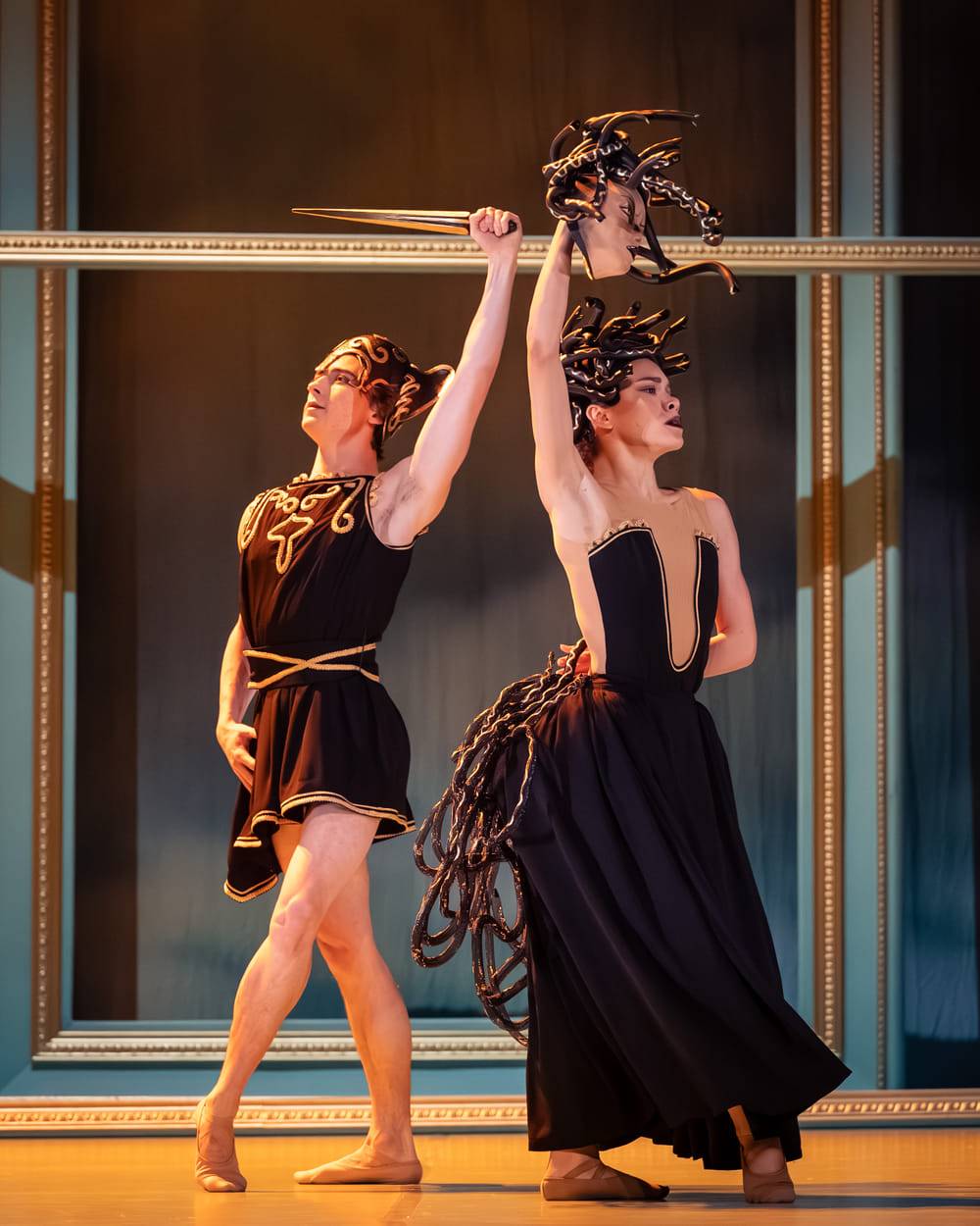 Olivia Poropat (Medusa), Adrien Fougeres (Perseus)