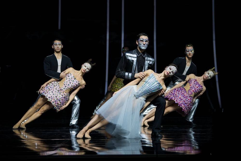 Maria Yakovleva (Juliette), Martin Winter (Tybalt) & Ensemble