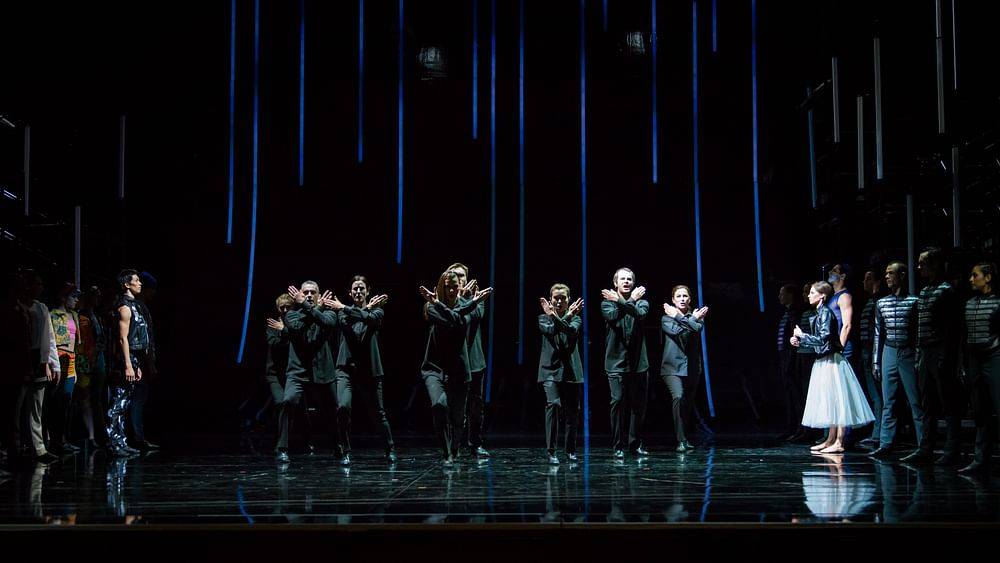Masayu Kimoto (Roméo), Maria Yakovleva (Juliette) & Chor