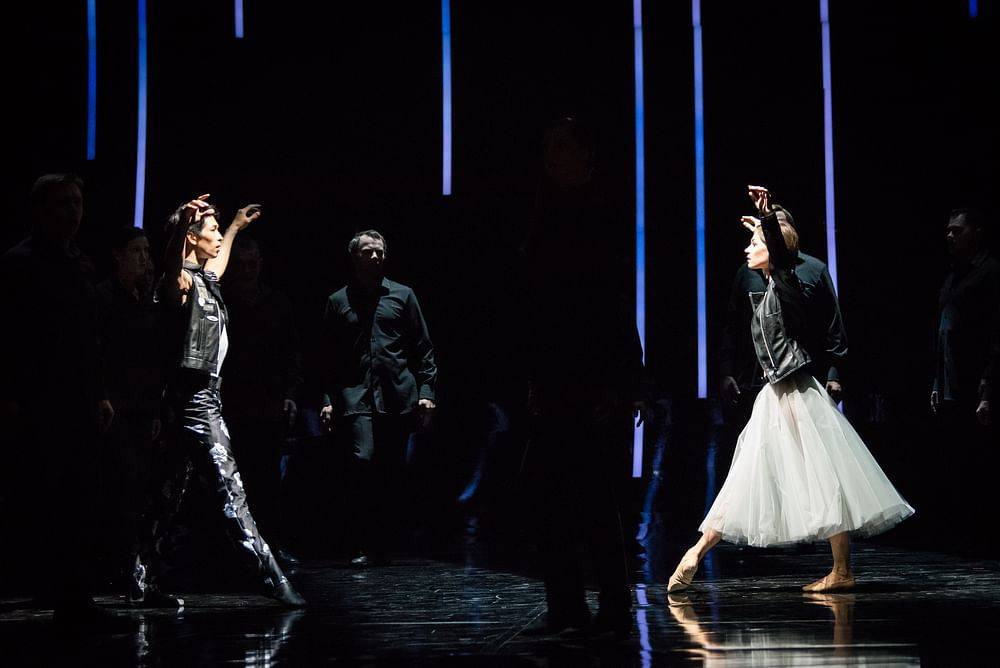 Maria Yakovleva (Juliette), Masayu Kimoto (Roméo) & Ensemble