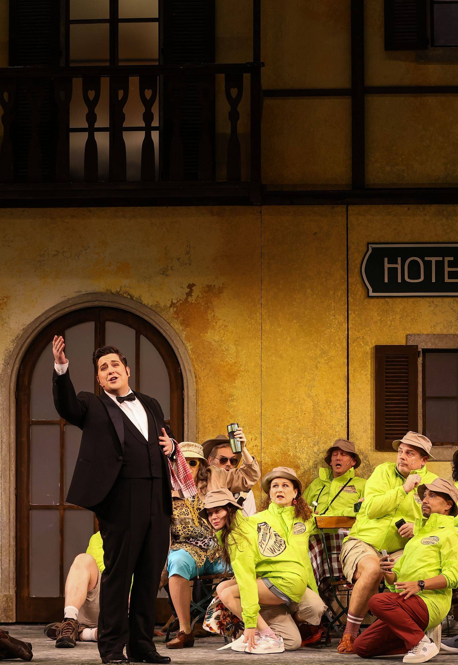 Timothy Fallon Die Piraten von Penzance - Volksoper Wien