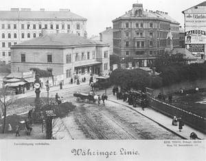 Währinger Linie ca 1890 Edm. Tiets Fotogr. Blickrichtung Stadteinwärts; Links: An der Stelle des Linienamtes steht heute die Volksoper. Rechts: An der Stelle Linienkapelle befindet sich heute die Confiserie „Zum süße Eck“. © Bezirksmuseum Währing
