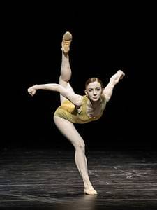 Fiona McGee in Skew-Whiff © Wiener Staatsballett/Ashley Taylor