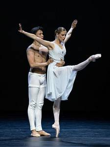 Olga Esina, Robert Gabdullin in Adagio Hammerklavier © Wiener Staatsballett/Ashley Taylor