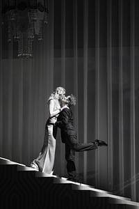 Bettina Mönch (Gloria Mills), Andreas Bieber (Axel Swift) © Barbara Pálffy/Volksoper Wien