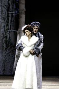 Astrid Kessler (Fürstin Fedora Palinska), Carsten Süss (Mister X) © Barbara Pálffy/Volksoper Wien, zum einmaligen Abdruck freigegeben.