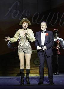 Ines Hengl-Pirker (Hedy LaRue), Gernot Kranner (Wilkington,Fernsehmoderator) © Barbara Pálffy/Volksoper Wien, zum einmaligen Abdruck freigegeben