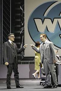 Axel Herrig (Twimble/Womper), Peter Lesiak (J. Pierrepont Finch) © Barbara Pálffy/Volksoper Wien, zum einmaligen Abdruck freigegeben