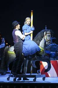 Daniel Schmutzhard (Billy Bigelow), Mara Mastalir (Julie Jordan) © Barbara Pálffy / Volksoper Wien