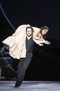 Christian Graf (Jigger Craigin), Johanna Arrouas (Carrie Pipperidge) © Barbara Pálffy / Volksoper Wien