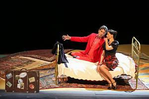 Günter Haumer (Der Fremde), Julia Koci (Carlotta) © Barbara Pálffy/Volksoper Wien