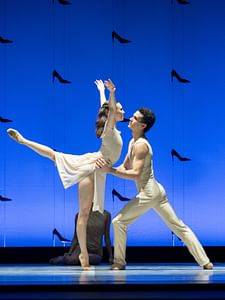 Mila Schmidt (Cendrillon), Andrés Garcia-Torres (Prinz) © Wiener Staatsballett/Ashley Taylor, zum einmaligen Abdruck freigegeben