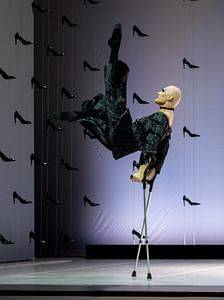 László Benedek (Stiefmutter) © Wiener Staatsballett/Ashley Taylor, zum einmaligen Abdruck freigegeben