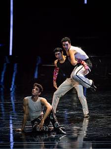 Francesco Costa (Roméo), Keisuke Nejime (Mercutio), Felipe Vieira (Benvolio) © Wiener Staatsballett/Ashley Taylor, zum einmaligen Abdruck freigegeben.