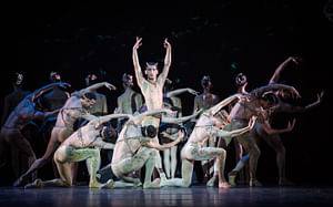 Mihail Sosnovschi (Puck) & Ensemble © Wiener Staatsballett/Ashley Taylor, zum einmaligen Abdruck freigegeben