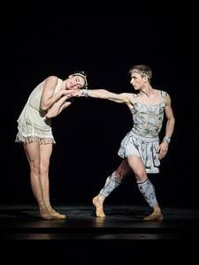 Alice Firenze (Helena), Dumitru Taran (Demetrius) © Wiener Staatsballett/Ashley Taylor, zum einmaligen Abdruck freigegeben