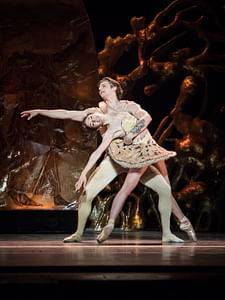 Ketevan Papava (Titania), Vladimir Shishov (Oberon) © Wiener Staatsballett/Ashley Taylor, zum einmaligen Abdruck freigegeben