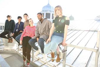 Five young people on the roof of the Volksoper.