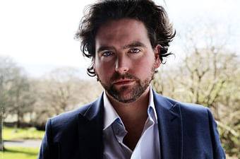 Portrait von Julian Hubbard