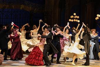 Jaye Simmons (Adele), Marco Di Sapia (Frank), Chor, Wiener Staatsballett