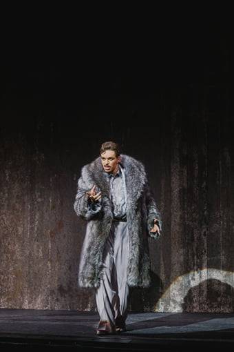 Lionel von Lawrence (Billy Flynn)