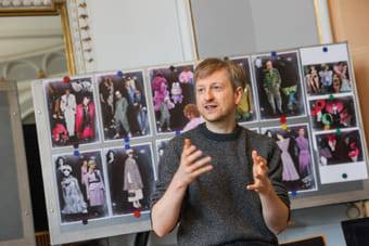 Regisseur Martin G. Berger bei der Konzeptvorstellung zu "Hello, Dolly!"