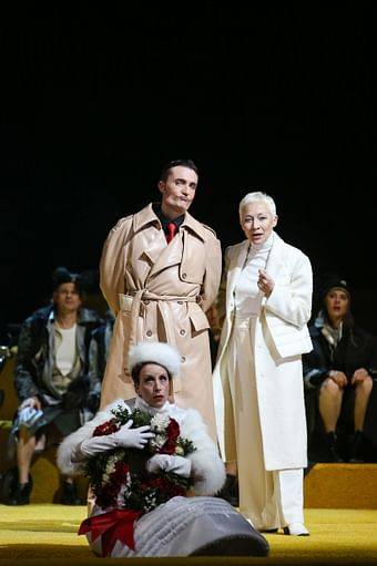 Johanna Arrouas (Polly), Marco Di Sapia (Brown), Sona MacDonald (Macheath)


