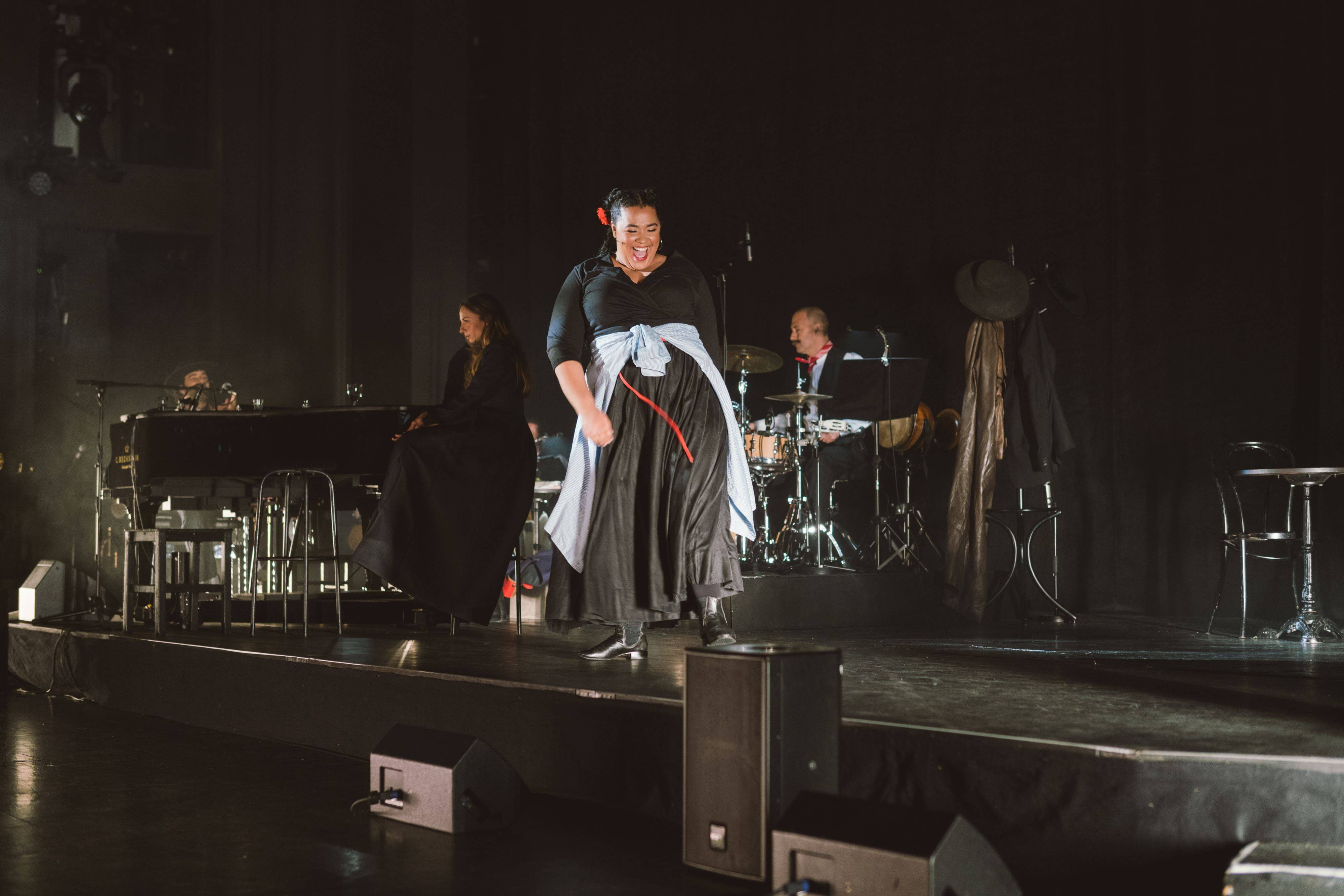 Gabriel Cazes (Musikalische Leitung), Julia Edtmeier (Micaëla), Katia Ledoux (Carmen), Jörg Mikula (Drums / Percussion)