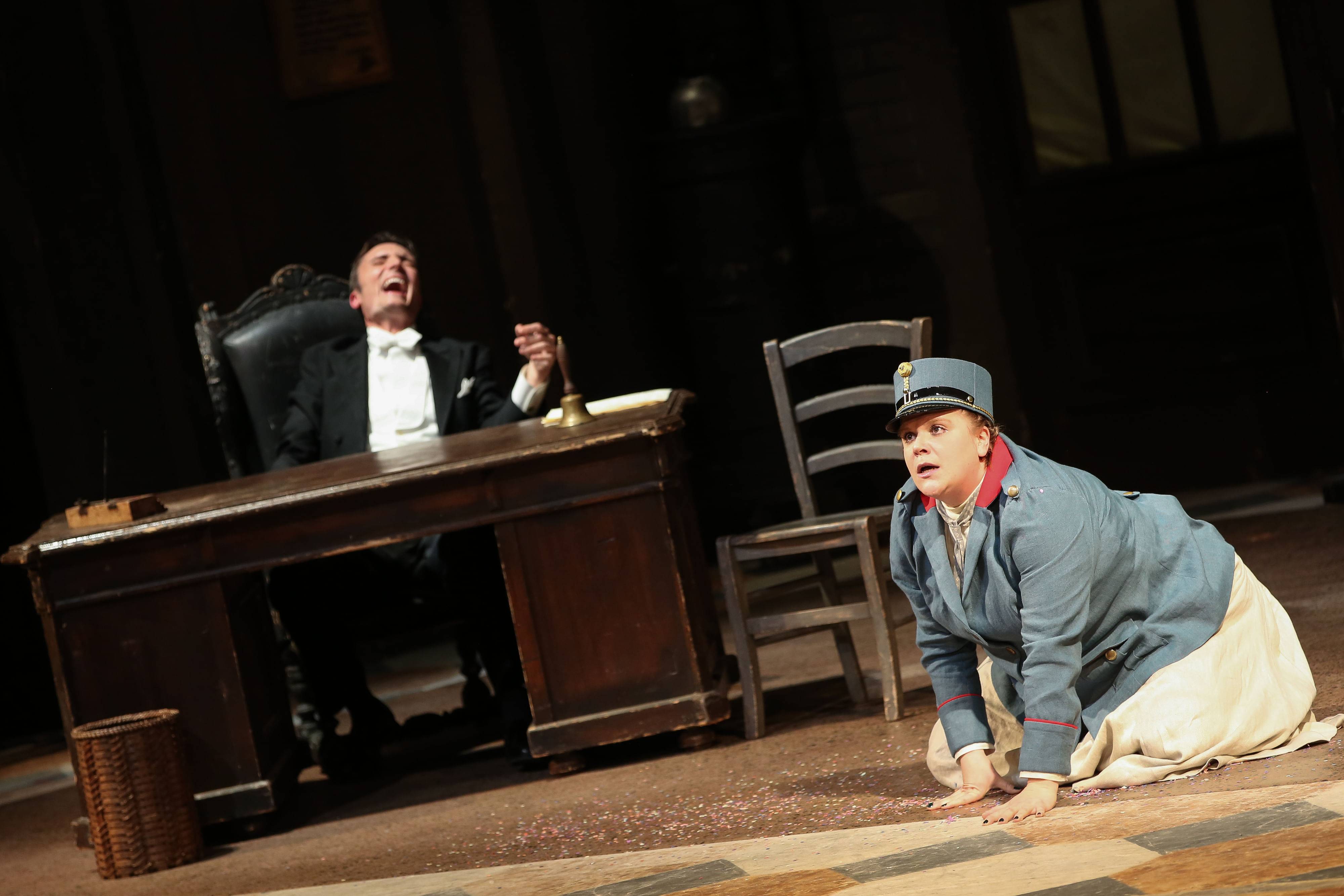 Marco Di Sapia (Frank), Stefanie Reinsperger (Frosch) 