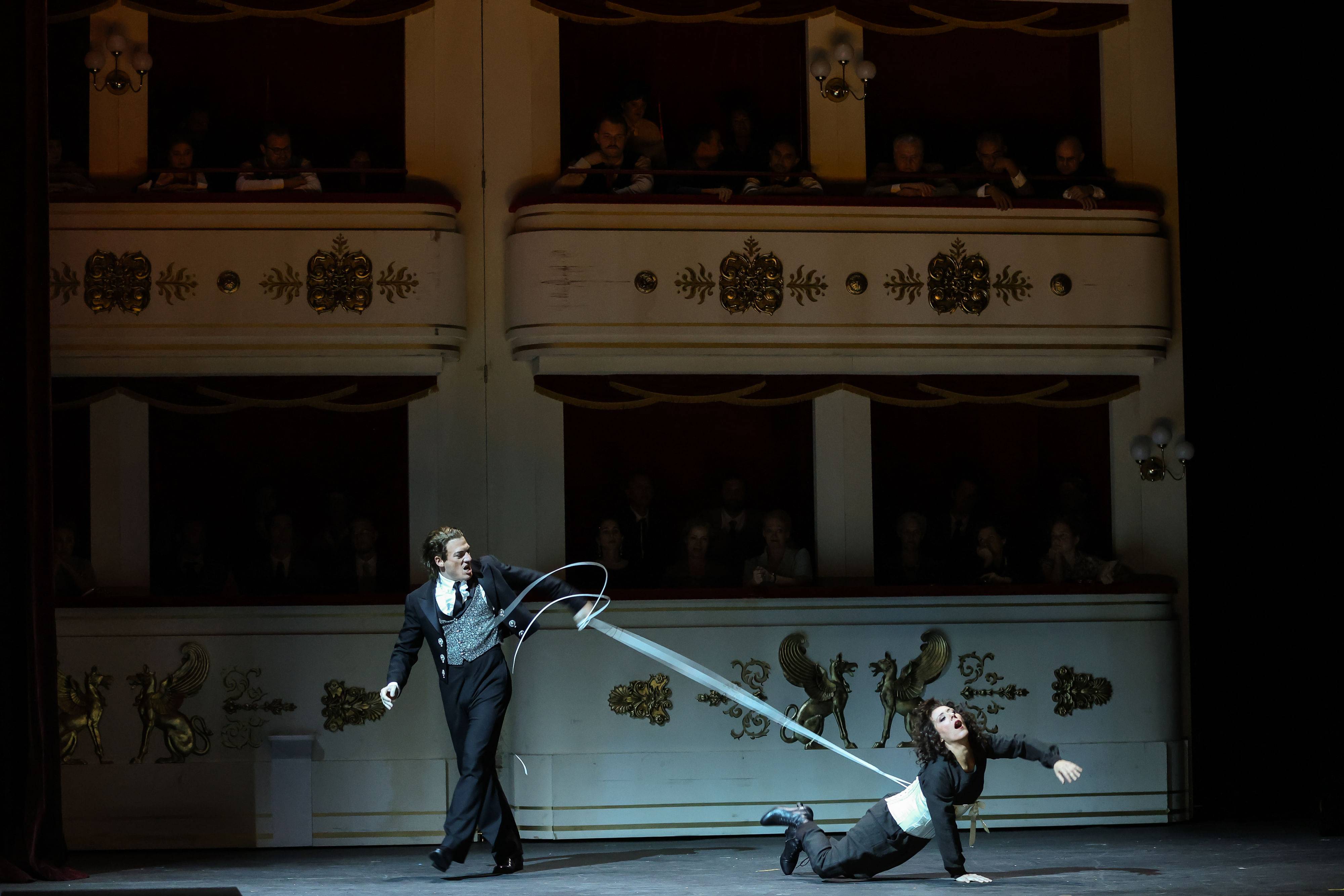 Daniel Schmutzhard (Escamillo), Annelie Sophie Müller (Carmen)
