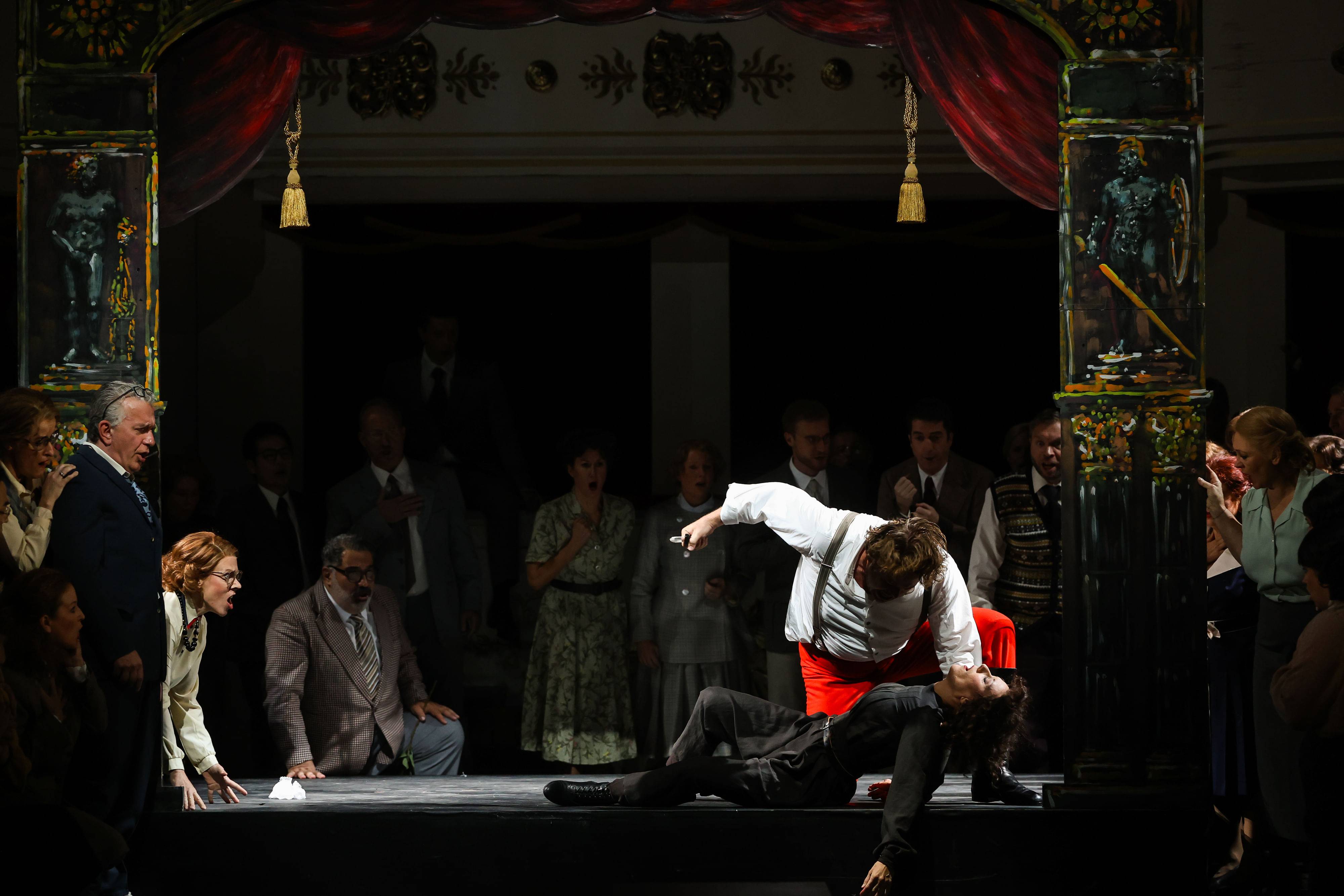 Tomislav Mužek (Don Josè), Annelie Sophie Müller (Carmen), Chor der Volksoper Wien