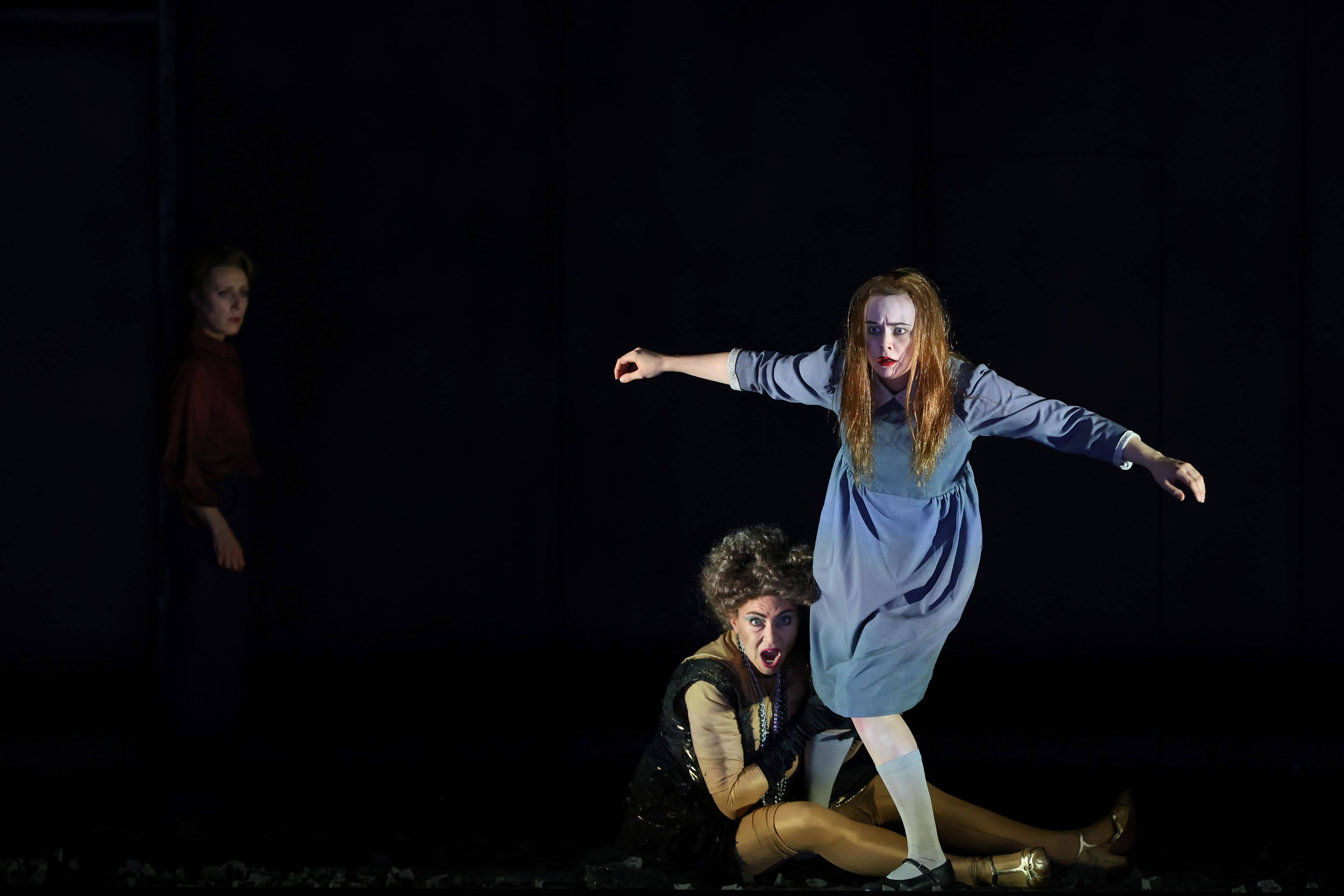 Annette Dasch (Alma Mahler-Gropius-Werfel), Lauren Urquhart (Manon, Tochter von Gropius)