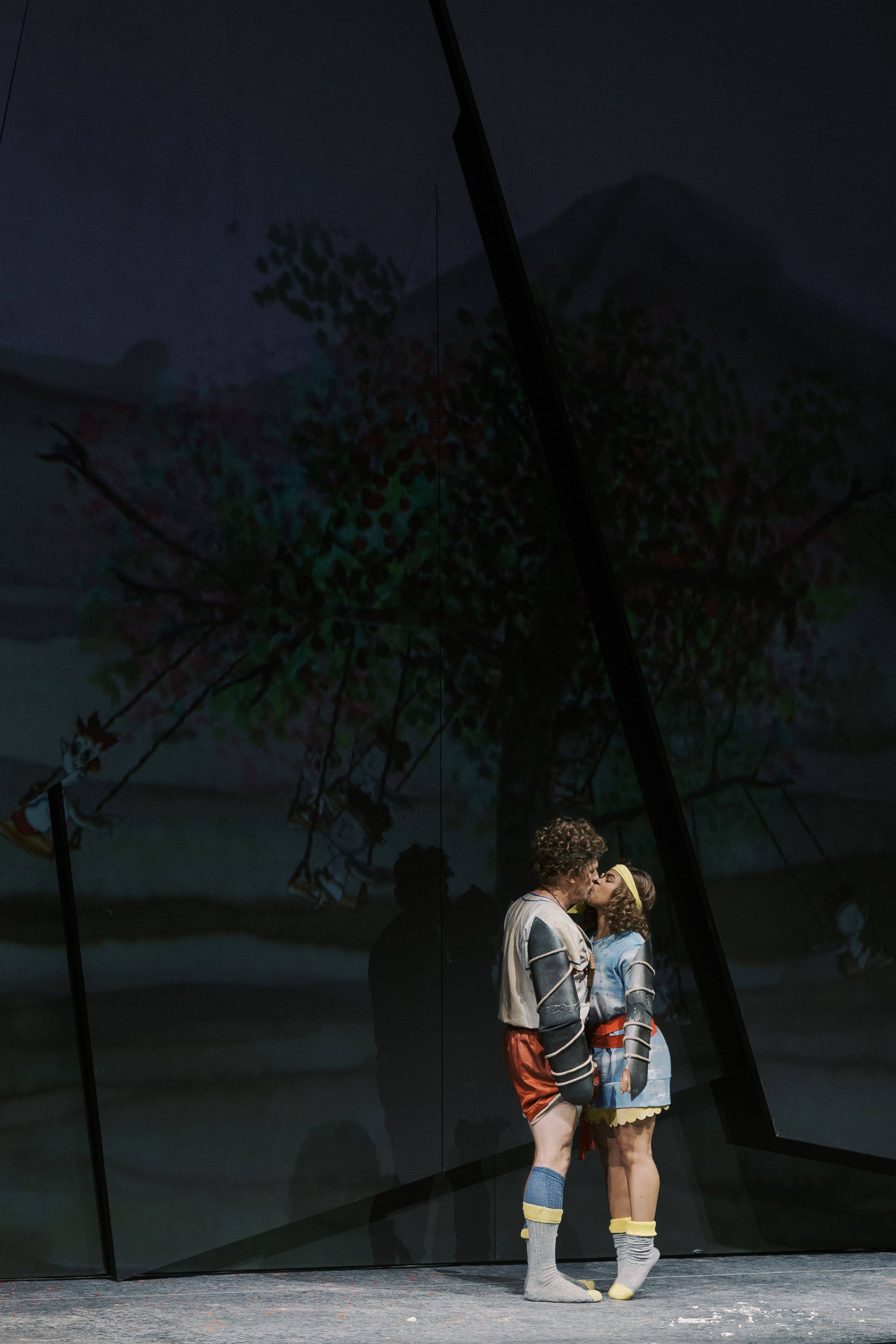 Daniel Schmutzhard (Papageno), Jaye Simmons (Papagena)