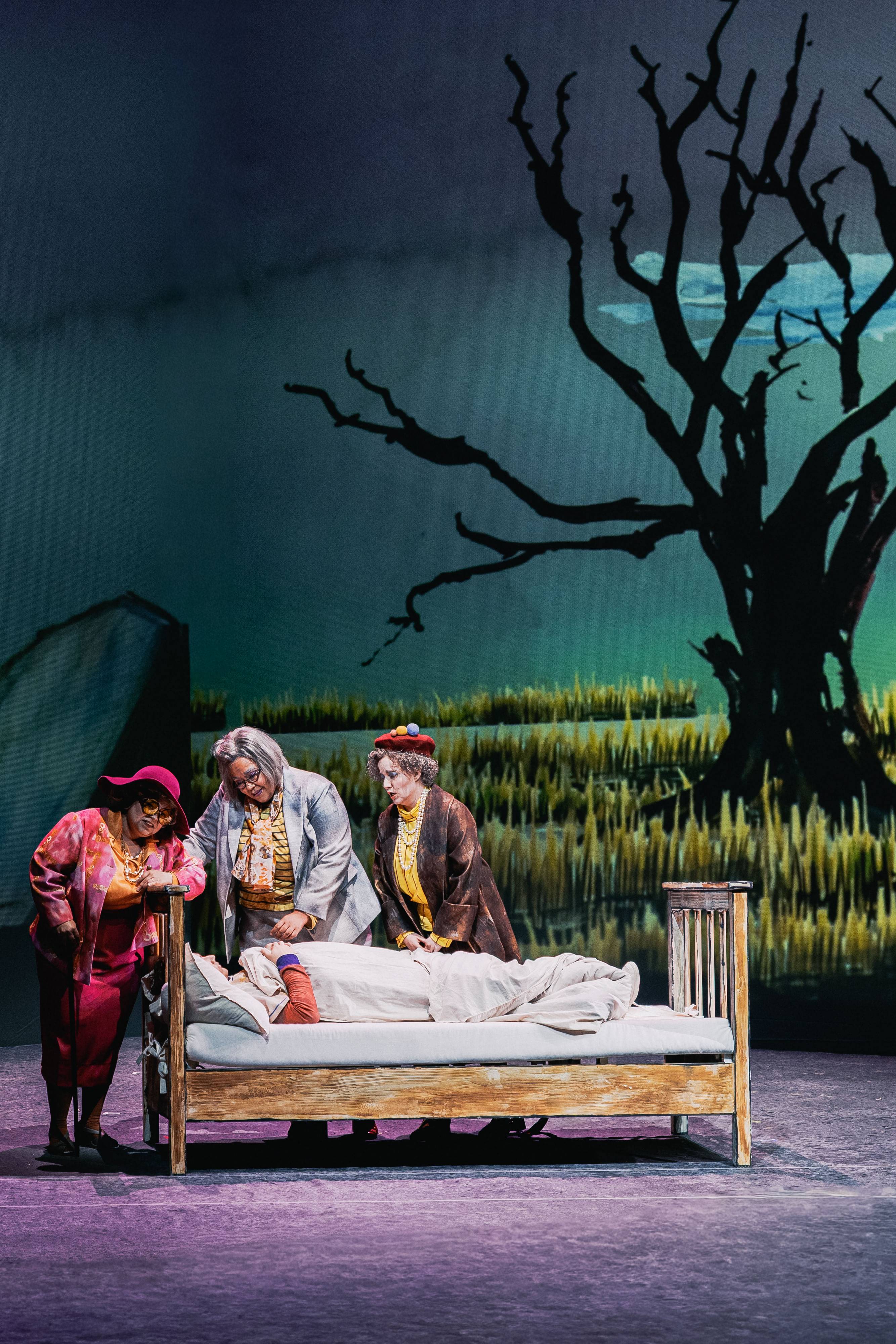 Jasmin White (Dritte Dame), Katia Ledoux (Zweite Dame), Hedwig Ritter (Erste Dame), David Kerber (Tamino)