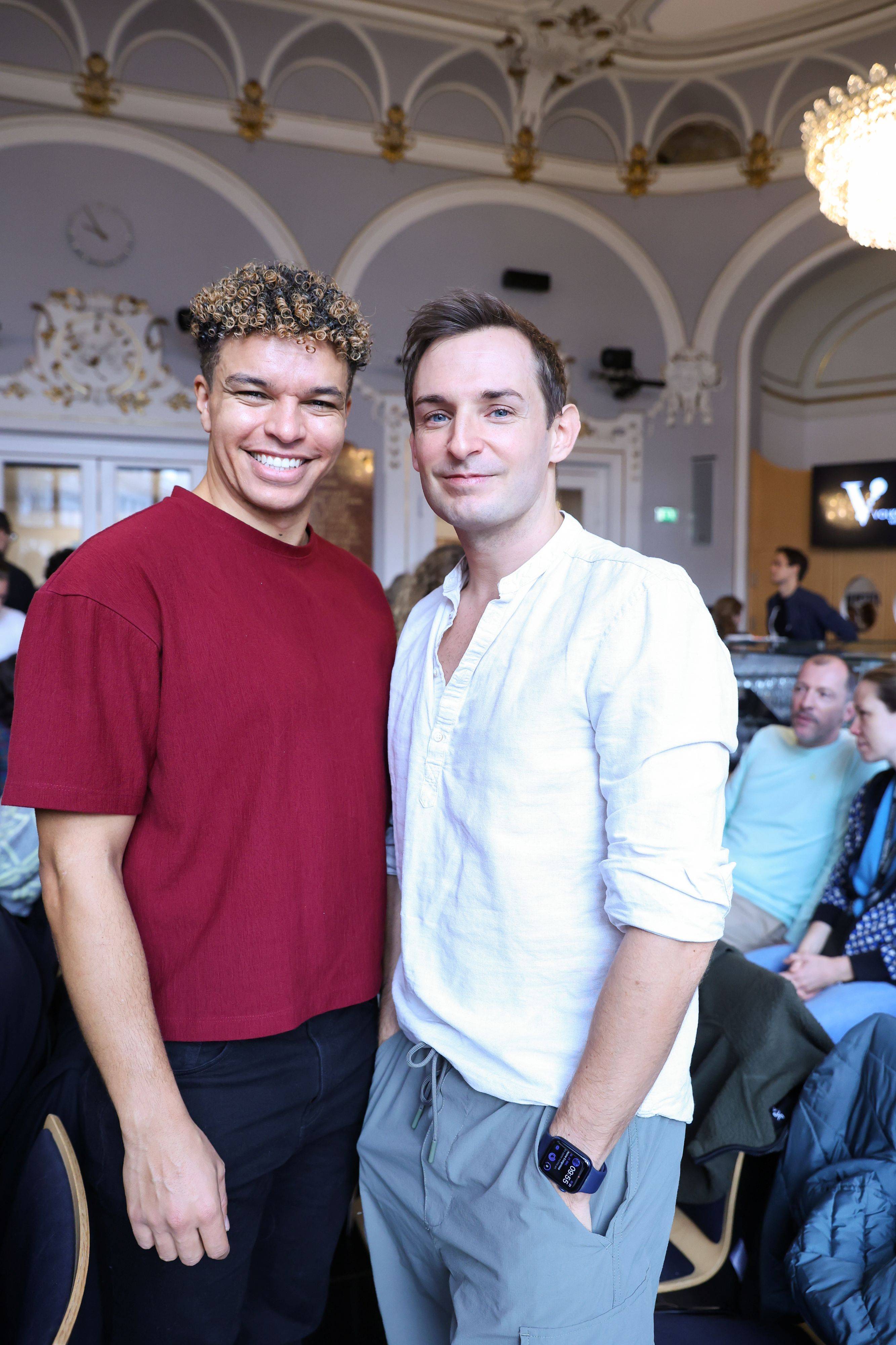 Lionel von Lawrence (Danny Robinson), Oliver Liebl (Aschenbrödel) beim Konzeptionsgespräch