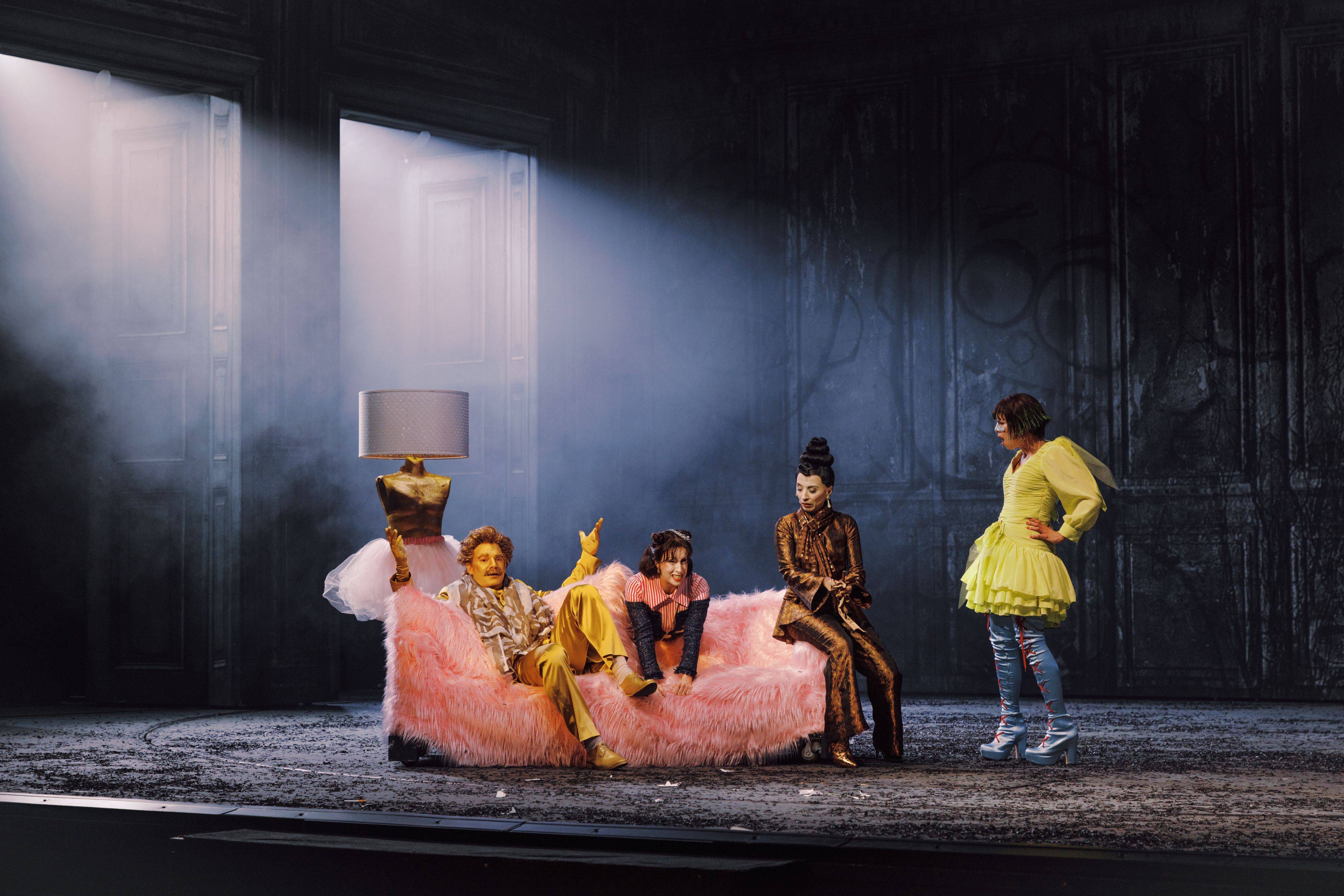 Daniel Schmutzhard (Johann Strauß), Johanna Arrouas (BirdyLove/Fanchon), Ruth Brauer-Kvam (Miss Alice / Madame Francine), Julia Koci (Dorothee/Ivette)