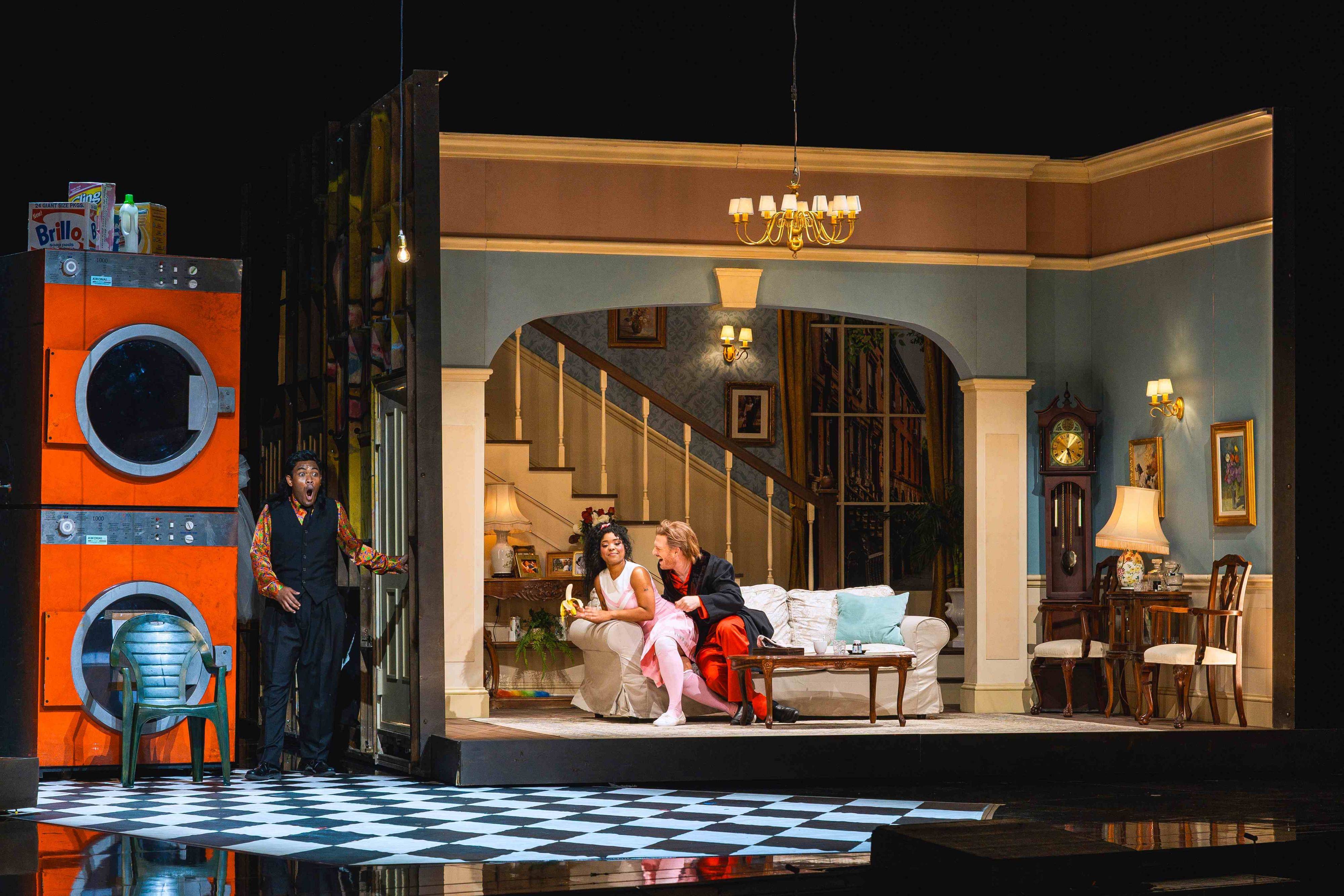 Michael Arivony (Figaro), Jaye Simmons (Barbarina), Daniel Schmutzhard (Il conte d'Almaviva)