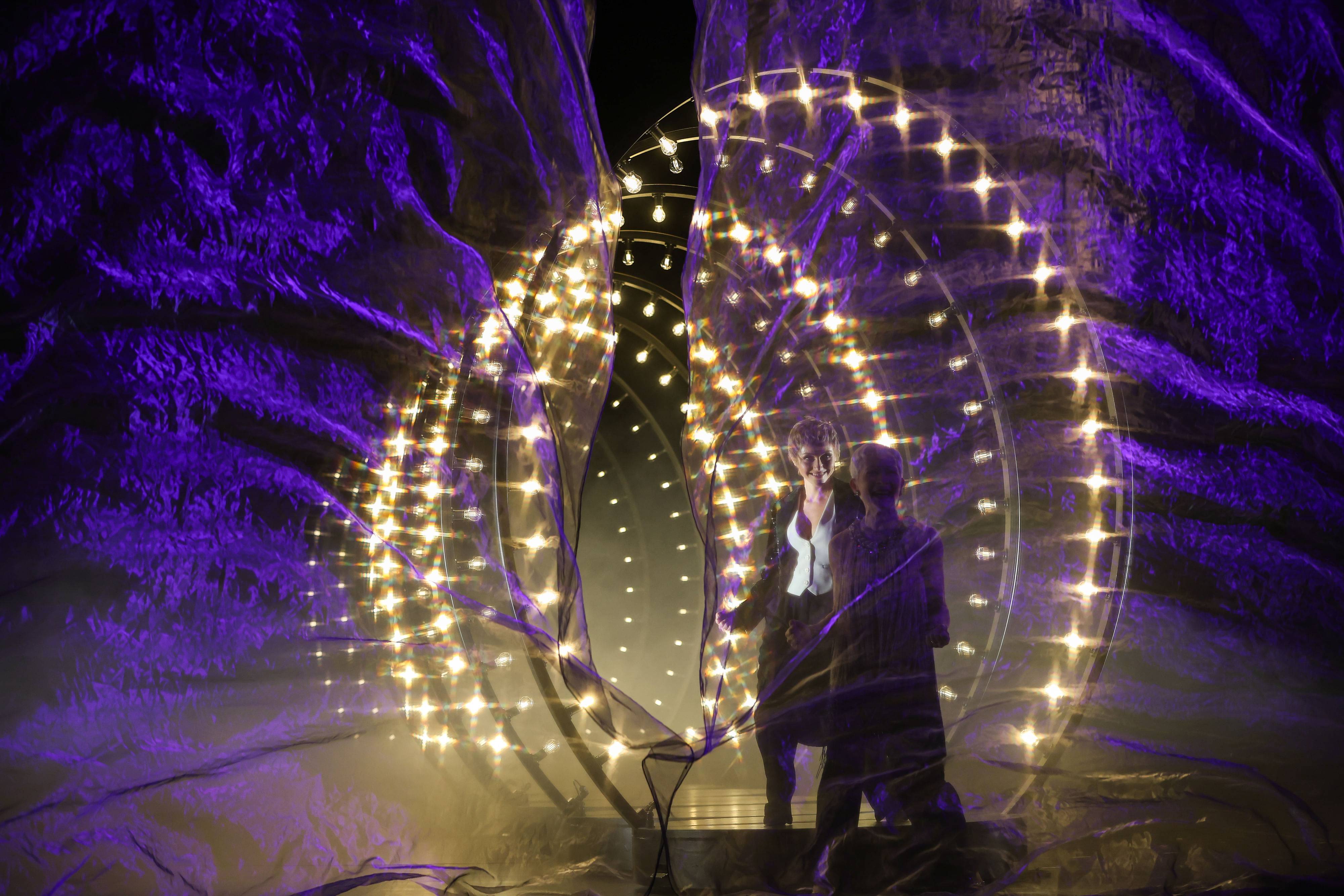 Melanie Böhm (Junge Carlotta), Sona MacDonald (Carlotta Campion)