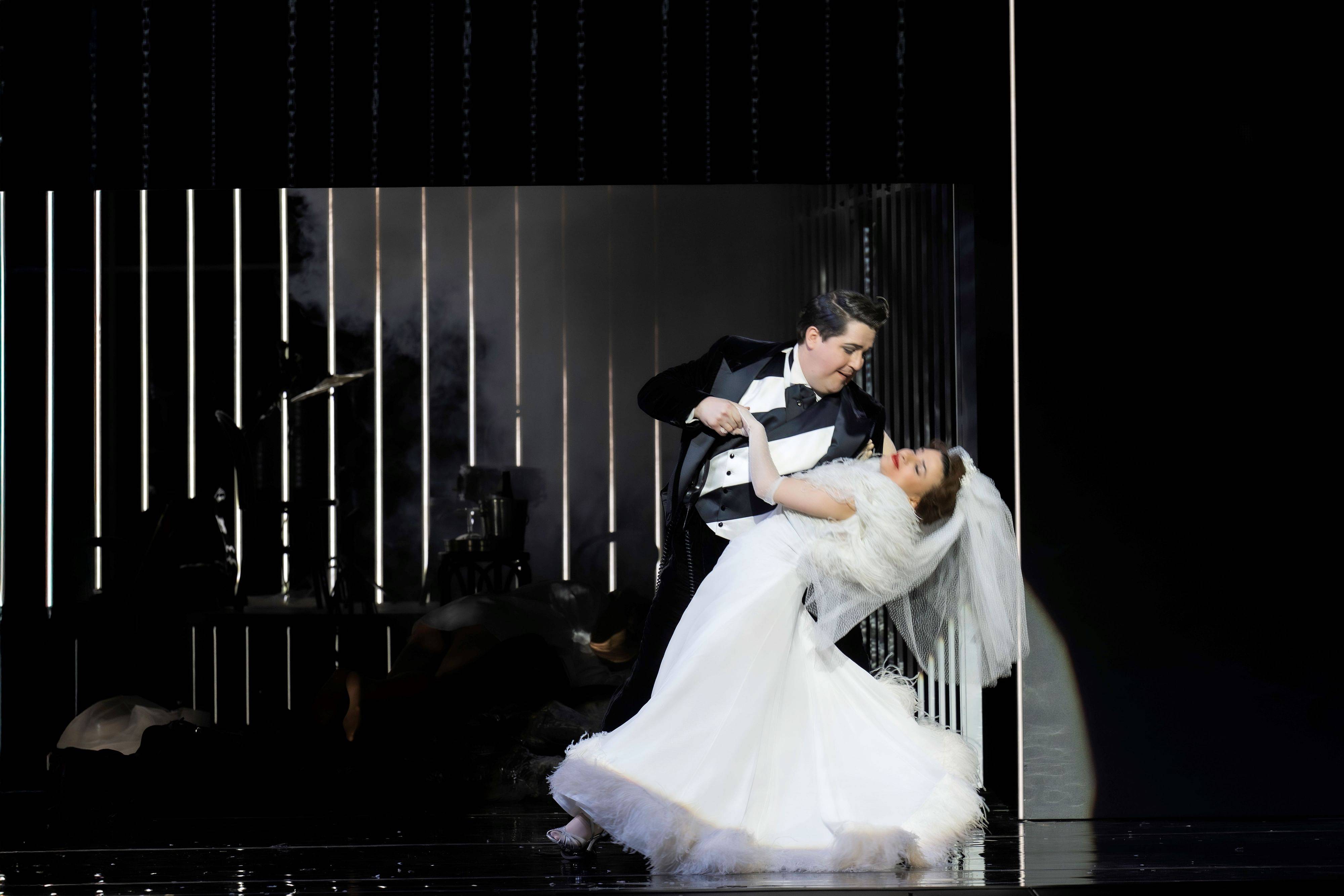 Juliette Khalil (Anastasia Komtesse Eggenberg), Jakob Semotan (Bonifaz Graf Káncsiánu)